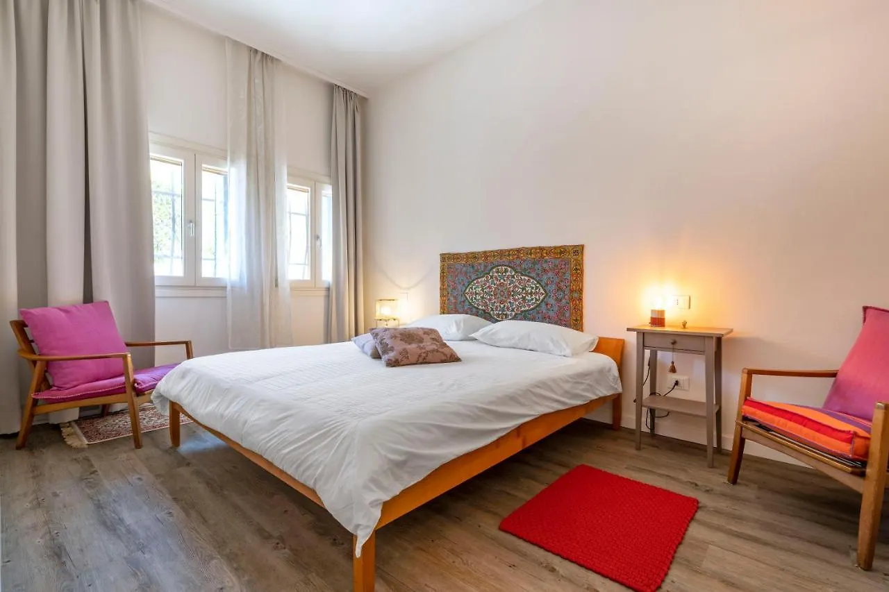 Snug Apartment With Private Courtyard M0270422677 Βενετία Ιταλία