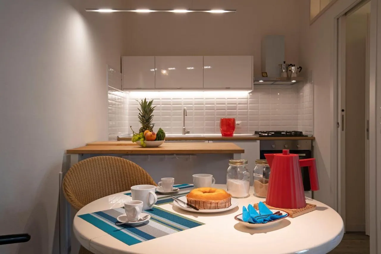 Snug Apartment With Private Courtyard M0270422677 Βενετία