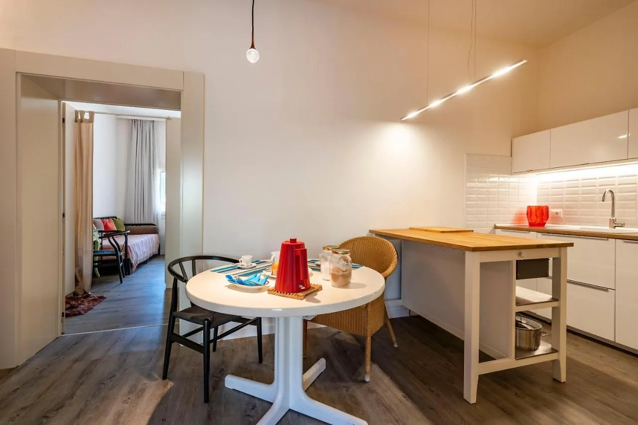 Snug Apartment With Private Courtyard M0270422677 Βενετία 0*,