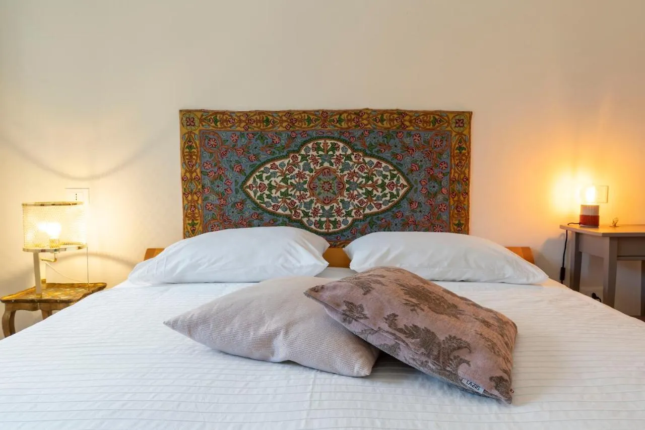 Snug Apartment With Private Courtyard M0270422677 Βενετία