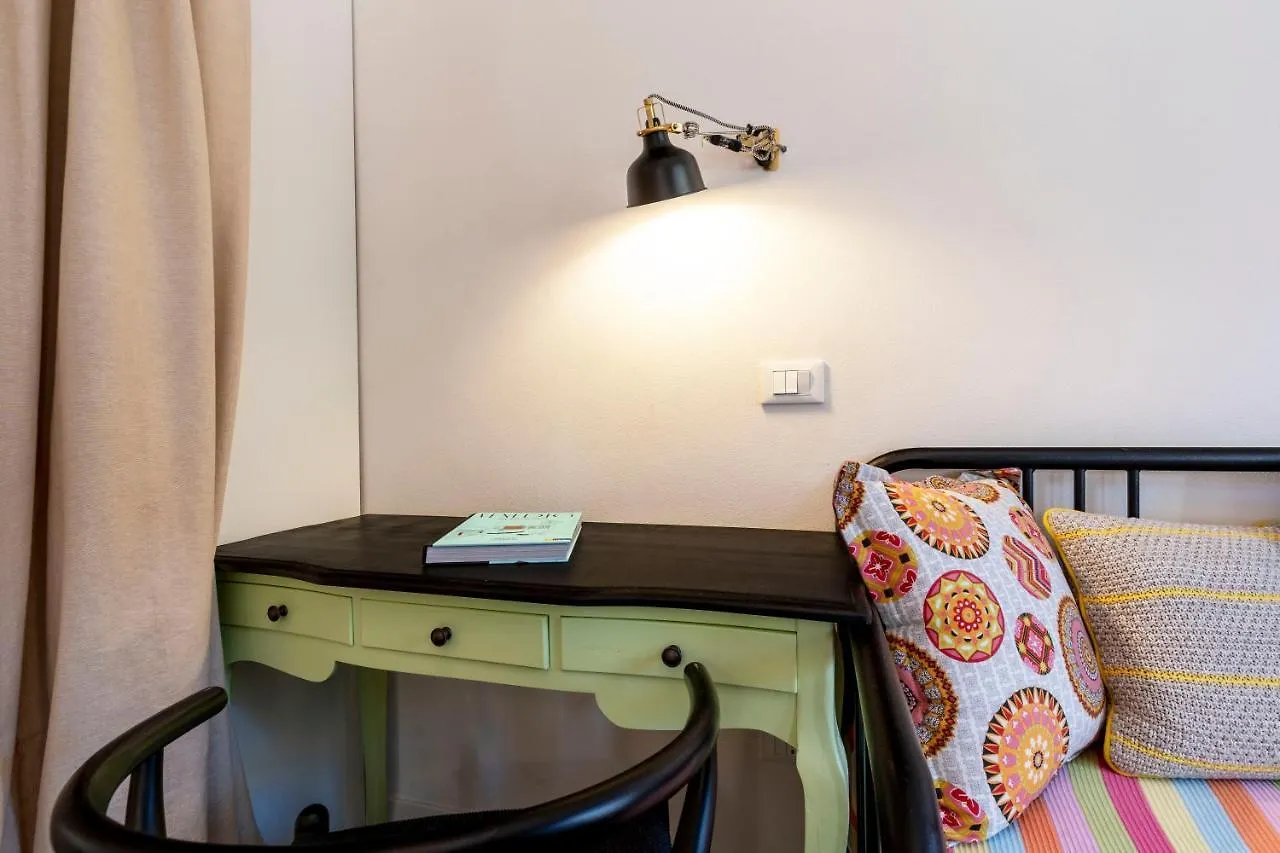 Snug Apartment With Private Courtyard M0270422677 Βενετία